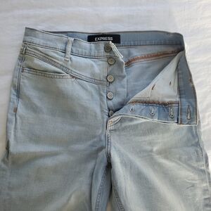 Express Super High Rise Mom Jean Light Blue Wash 4